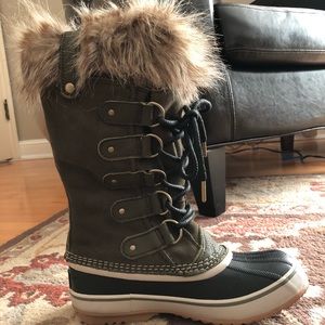 Nori Joan of Arctic Sorel Boots, size 6.